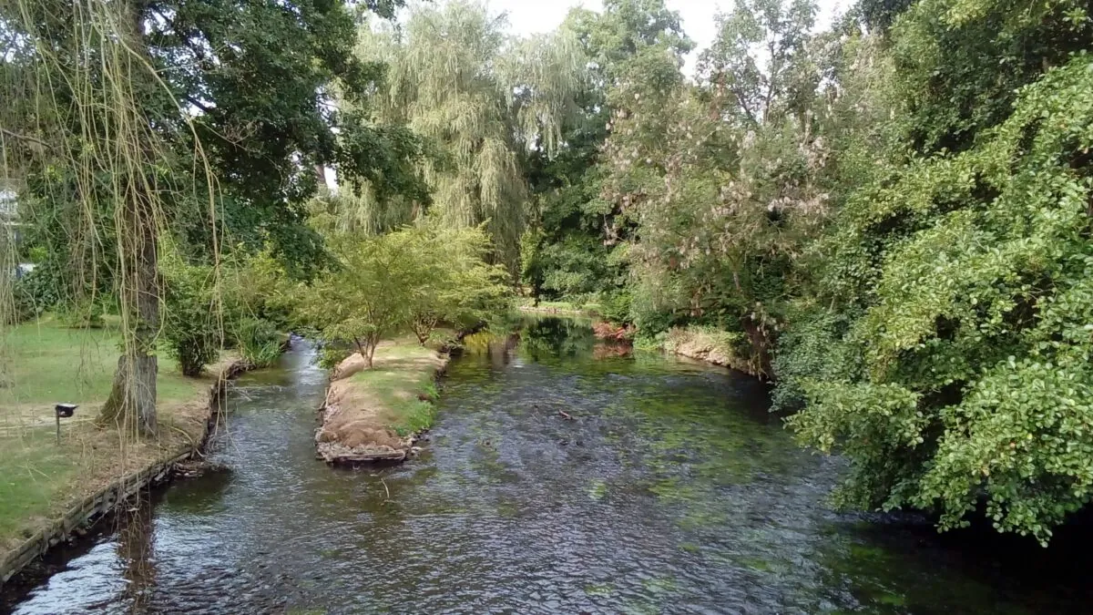 voici le cours d'eau de l'Avre